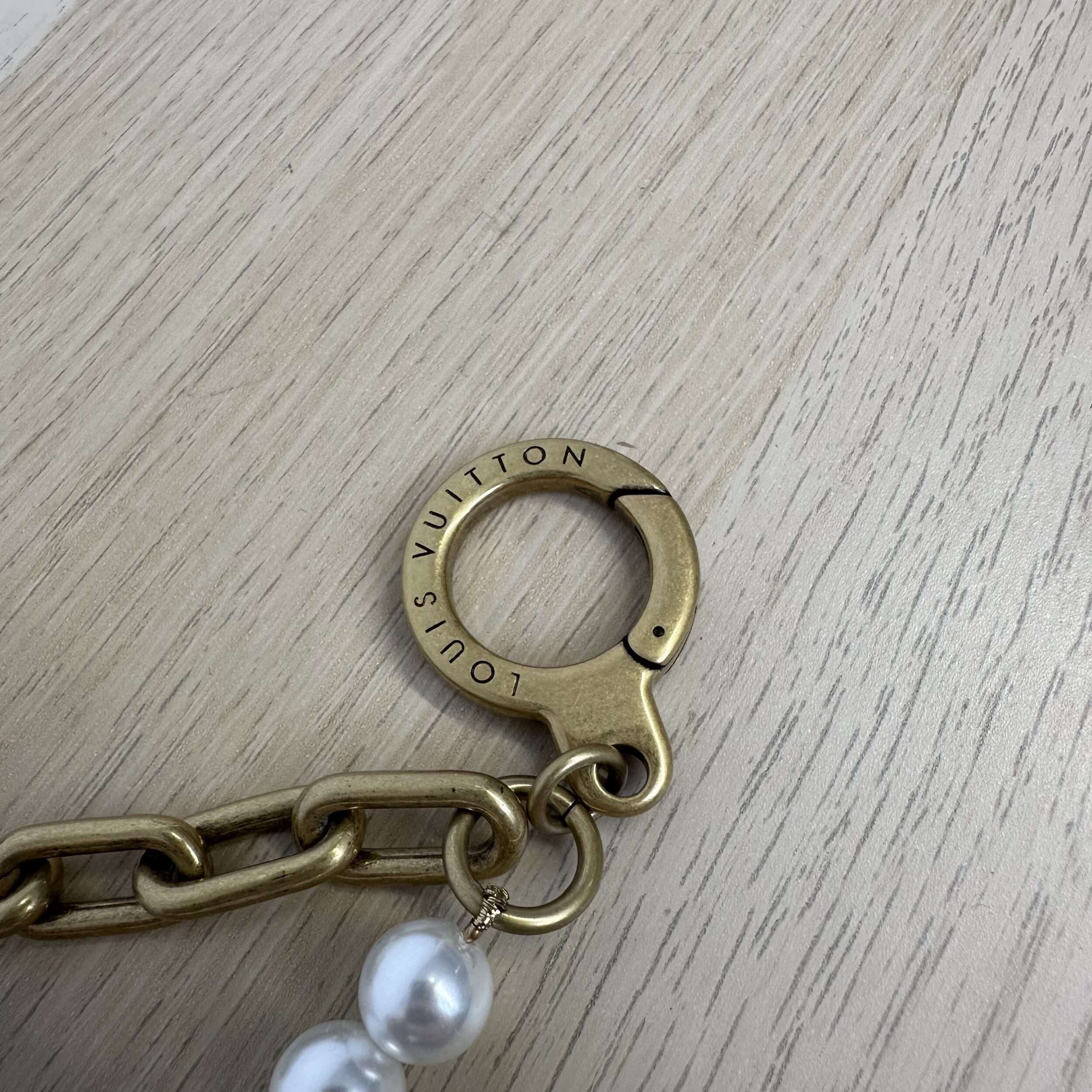 Louis Vuitton Lovers Pearl Wallet Chain - Image 3