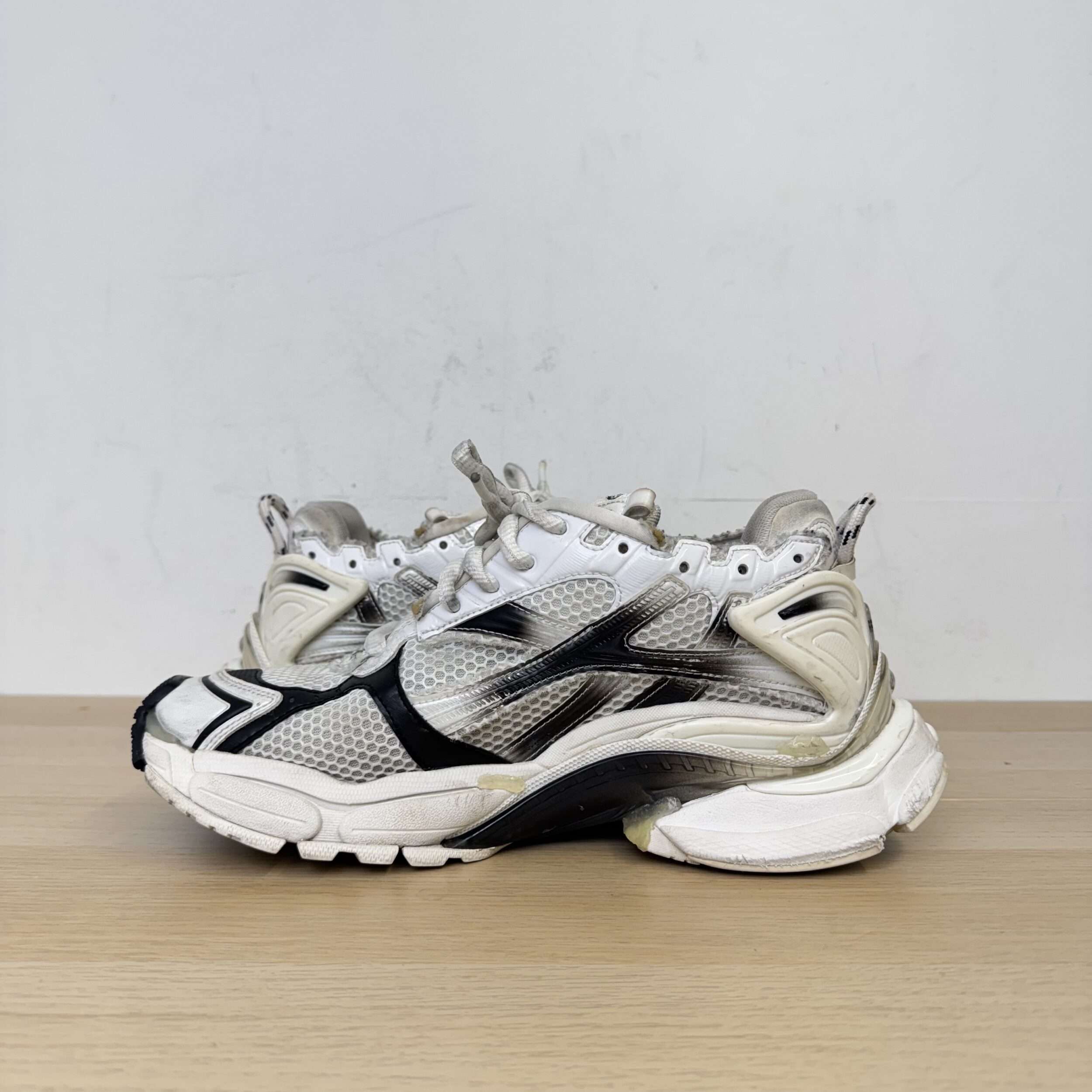 Balenciaga Runner 2.0 Sneakers - Image 3