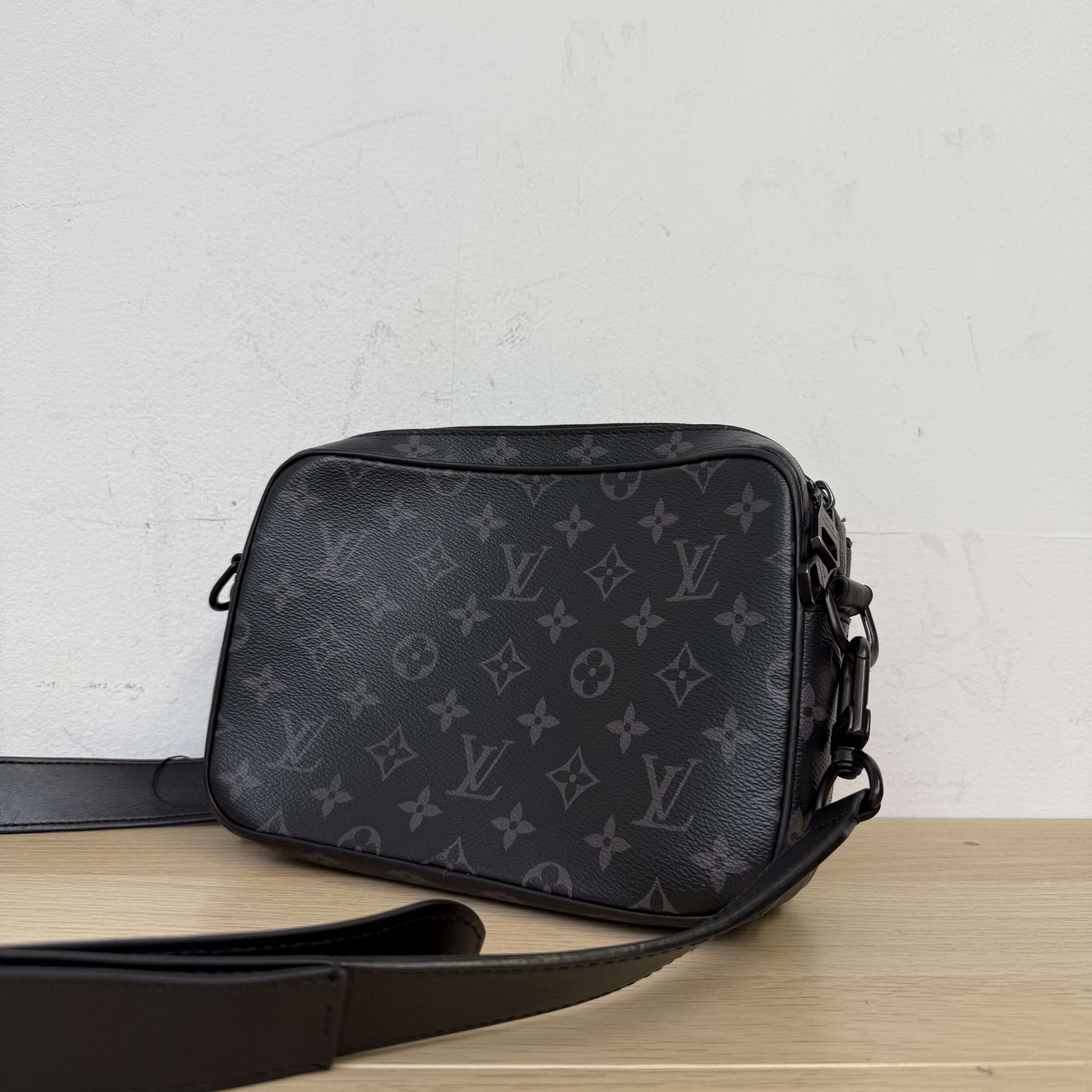 Louis Vuitton Steamer Messenger Bag - Image 3